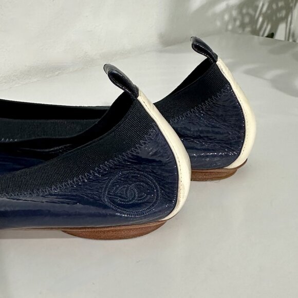 Chanel Navy Patent Elastic White Cap Toe Flats size 37 1/2 - Picture 4 of 9